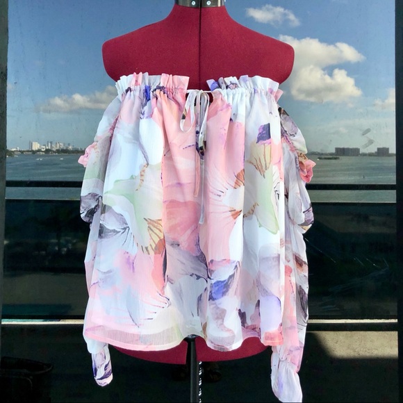 🌸Vince Camuto Off Shoulder Diffused Floral Blouse - Picture 3 of 14